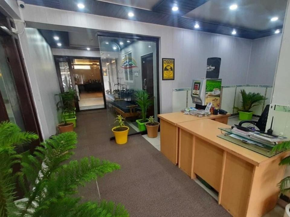 OYO 90740 Hotel Graceland Srīnagar Buitenkant foto