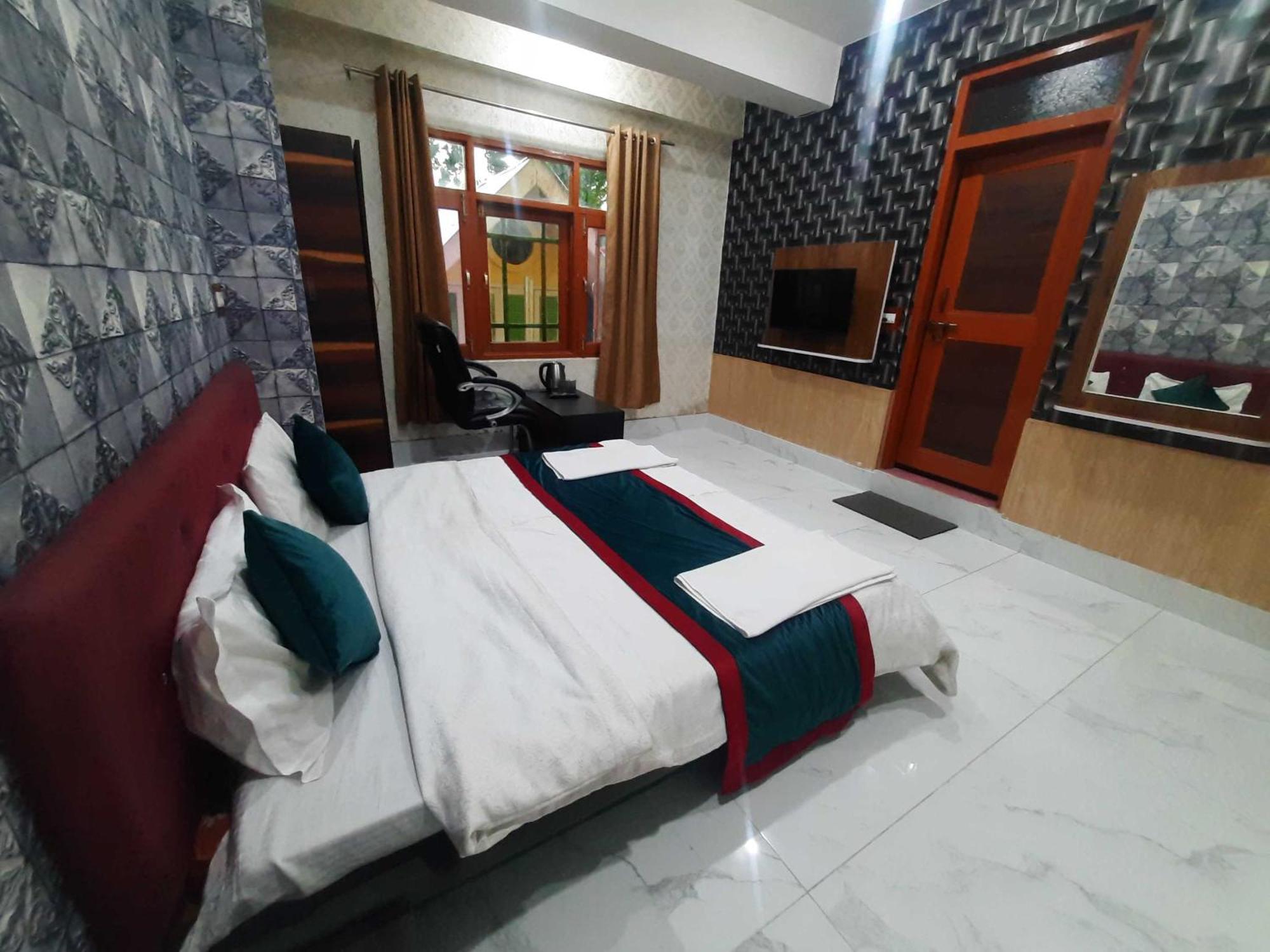 OYO 90740 Hotel Graceland Srīnagar Buitenkant foto